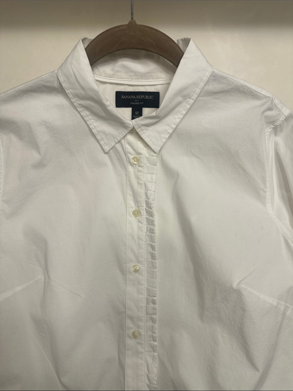 Banana Republic White Button-Front Dress Shirt with Subtle Ruffle Placket - Picture 2 of 8